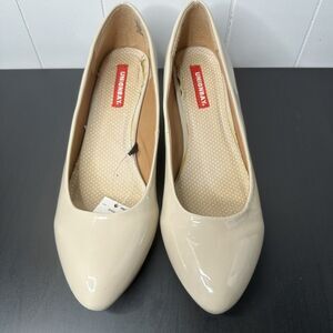 Union Bay Women’s Size 11 M Jenna-U Beige Low Heel Business Casual Glossy